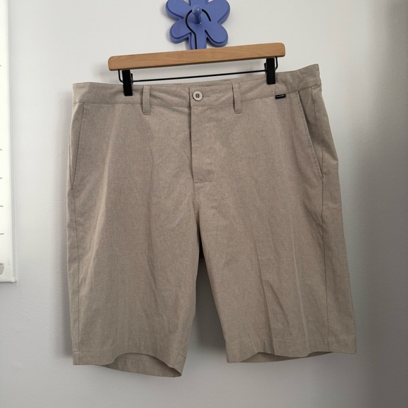 Travis Mathew Other - Travis Mathew Waist 38” Beck 10” Inseam Golf Shorts Khaki Outdoor Minimal